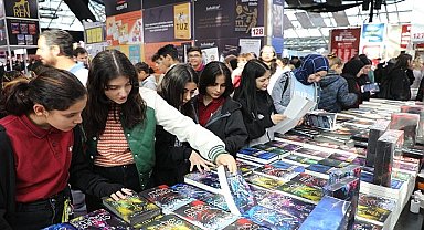 13. Antalya Kitap Fuarı'na  öğrencilerden yoğun ilgi