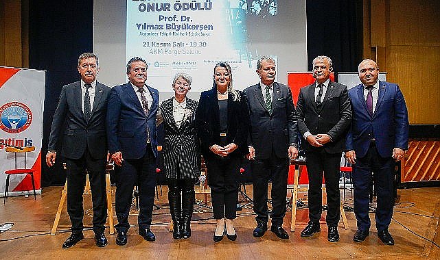 15. Başöğretmen Atatürk Onur Ödülü Büyükerşen'in