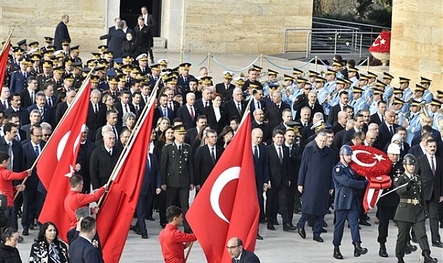 Akşener, Anıtkabir'de düzenlenen törene katıldı