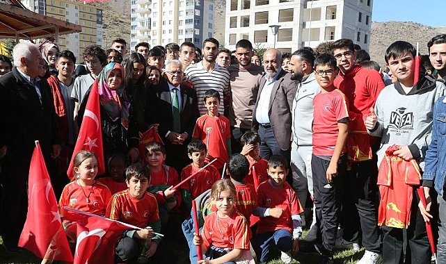 Altınoluk Sosyal Yaşam Merkezi'ne Kayserispor sürprizi