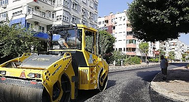 Antalya Büyükşehir Belediyesi asfalt çalışmalarına devam ediyor