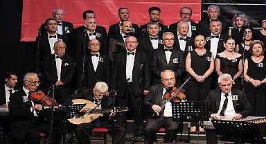 Aydınlılar Atatürk'ün sevdiği şarkıları hep birlikte söyledi