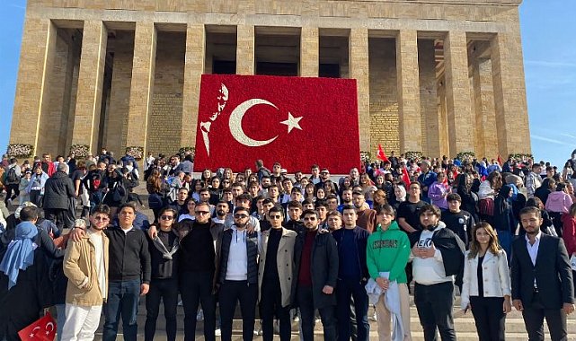 Azerbaycanlı talebeler Ata'nın huzurunda