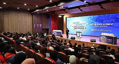 Bağcılar Belediyesi'nden üniversiteye hazırlanan öğrencilere kitap desteği