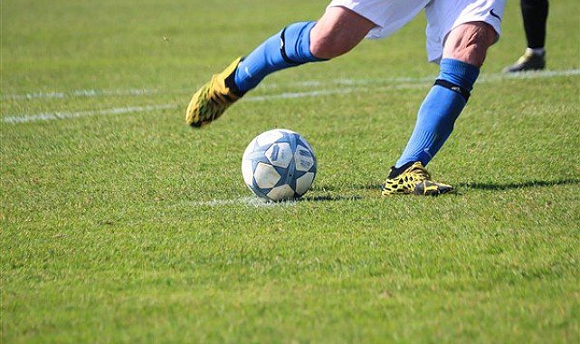 Bakan Bak’tan A Milli Futbol Takımı’na tebrik mesajı