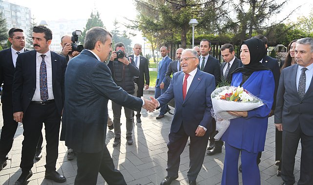 Bakan Tekin'den Başkan Büyükkılıç'a Ziyaret