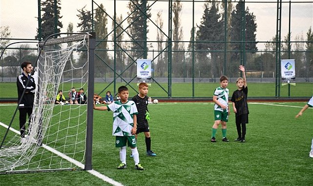Balıkesir Ali Hikmet Paşa Spor Kompleksi’nde turnuva heyecanı yaşandı