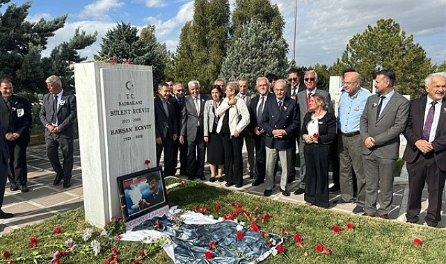 Başkan Büyükerşen, Ecevit'i anma törenine katıldı