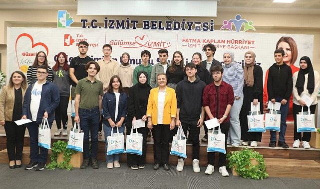 Başkan Hürriyet, başarılı öğrencilerle buluştu