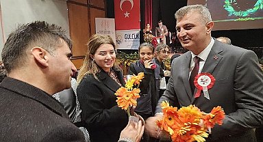 Başkan Sezer'den öğretmenlere çiçekli kutlama