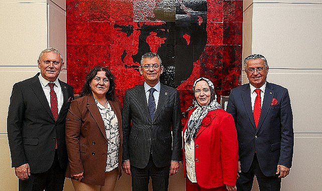 Başkan Topaloğlu, CHP Genel Başkanı Özgür Özel'i ziyaret etti
