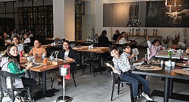 Başkan Topaloğlu'ndan Gençlik Orkestrası'na yemek