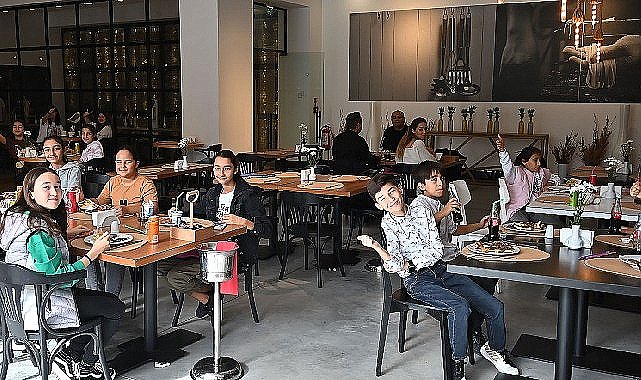 Başkan Topaloğlu'ndan Gençlik Orkestrası'na yemek