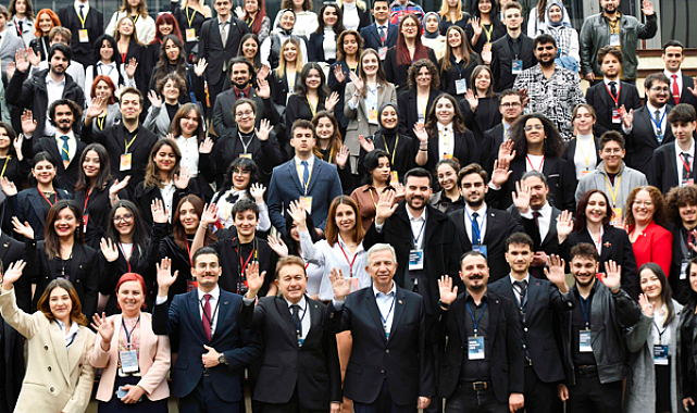 Başkan Yavaş, Model Başkent Konferansı’nda gençlerle buluştu
