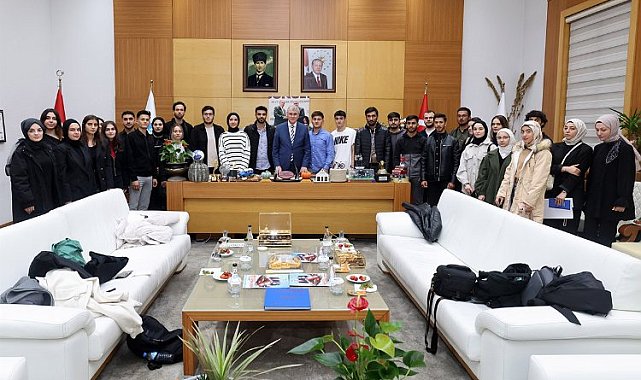 Başkan Yüce, siyaset öğrencileriyle buluştu