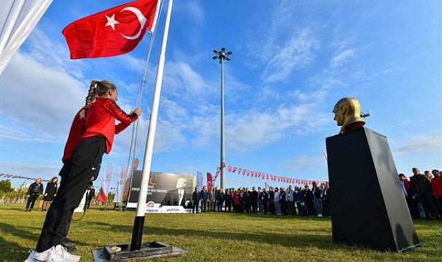 Başkent Ata’sını minnetle andı