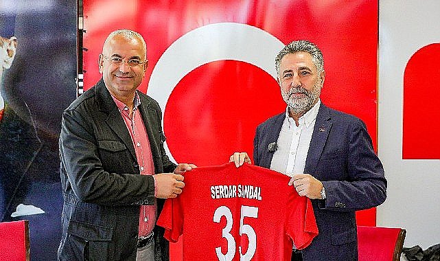 Bayraklı Belediyesinden amatör spor kulüplerine destek Başkan Sandal, “Başımızın tacısınız