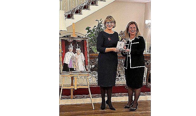 Birleşik Krallık Hükümeti'nden Ayşen Güven'e Britanya İmparatorluk Nişanı (MBE) ödülü