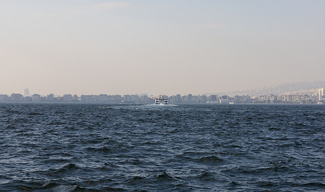 Bostanlı, Karşıyaka ve Alsancak’ın kıyı bölgelerinde deniz taştı