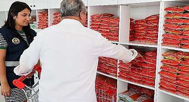Buca'da dayanışmayı büyüten market Sosyal Market ihtiyaç sahiplerine derman oldu