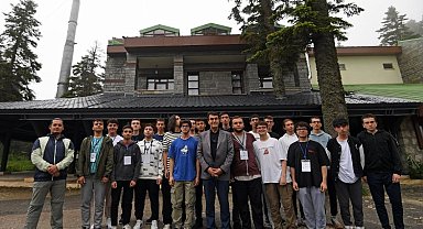 Bursa Osmangazi Belediyesi gençleri zirvede motive ediyor