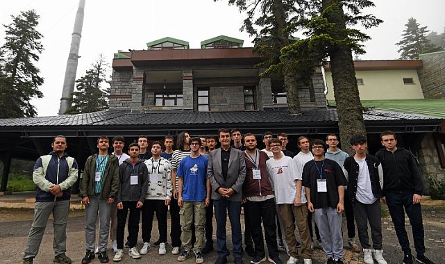 Bursa Osmangazi Belediyesi gençleri zirvede motive ediyor