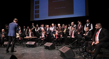 Bursa'da öğretmenler hünerlerini sahnede sergiledi