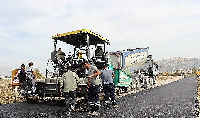 Büyükşehir'den Elmalı'ya köprü ve sıcak asfalt