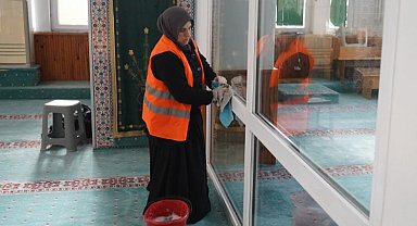 Çayırova'da ibadethanelere rutin temizlik