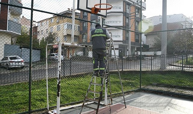 Çayırova'da spor sahaları bakımdan geçiyor