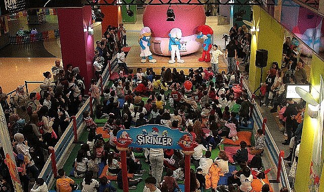 Çocuklar için ara tatil hediyesi! 'Şirinler' sahne şovuyla Trump AVM'de…