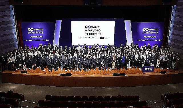 Cumhuriyetin 100. yılında 'Yarınlar benimle mümkün' diyen gençler ve Sabancı gönüllü mentorları bir araya geldi!