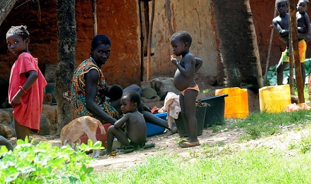 Darfur'da en az 5 milyon çocuk uçurumun eşiğinde