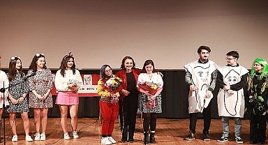 Deü, diş sağlığının önemini oyun ile anlattı 