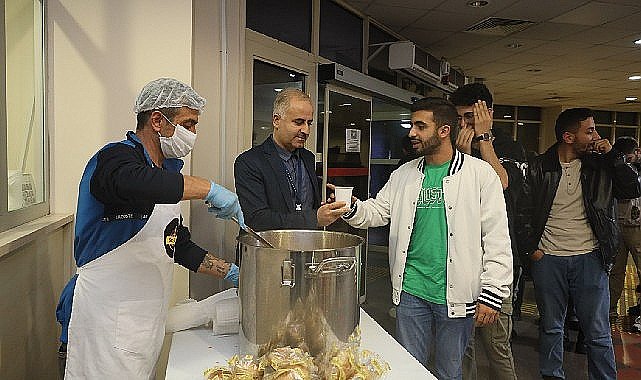 Deü'lü öğrencilere vize haftasında çorba ikramı