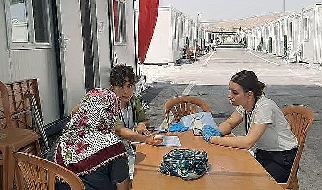Deü malatya'da depremzedeleri yalnız bırakmıyor