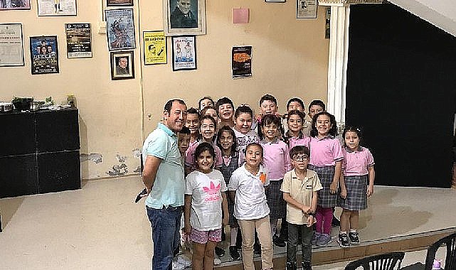 Drama kursu hem çocukları hem anne babaları mutlu ediyor