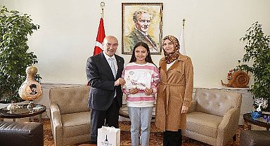Dünya birincisi İzmirli Zümra Başkan Soyer'le buluştu