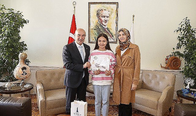 Dünya birincisi İzmirli Zümra Başkan Soyer'le buluştu