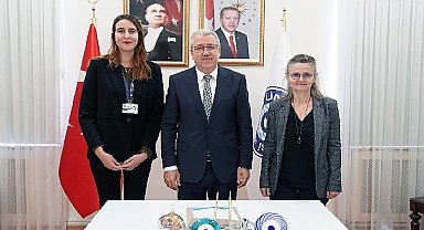 Egeli tıp öğrencisi Ceren Yürümez'e uluslararası alanda önemli iki görev