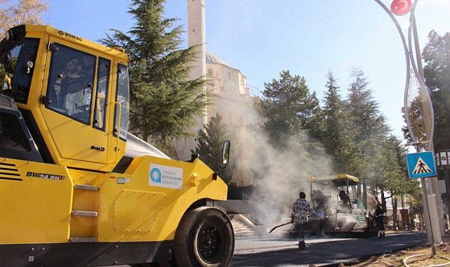 Elmalı Atatürk Caddesi'ne sıcak asfalt