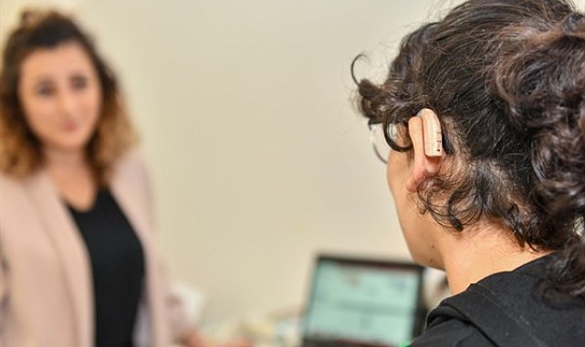 Esenyurt Belediyesi, vatandaşların işitme cihazlarını karşılıyor