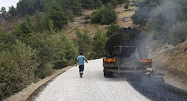 Finike'de 35 kilometrelik sathi kaplama asfalt