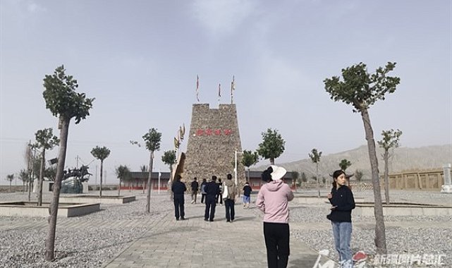 Gobi çölündeki Bedel İşaret Kulesi neden turistlerin ilgi odağı oldu?