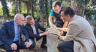 Gölcük Örcün Camisi Haziresi'ndeki Osmanlı dönemine ait mezar taşlarının koruma ve onarımı için çalışma başlatıldı.