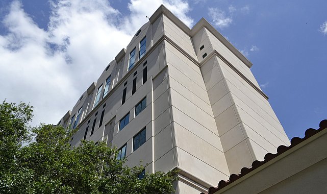 İsrail güçleri Şifa Hastanesi’nin müdürünü tutukladı