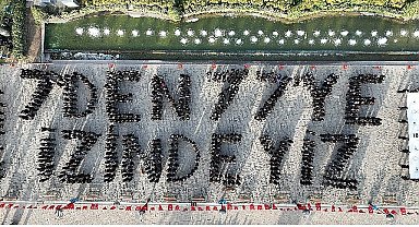 İzmir 7'den 77'ye Ata'sının İzinde Konak Atatürk Meydanı'nda unutulmaz koreografi