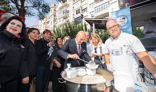 İzmir'de Atatürk için mevlit okutuldu, lokma dağıtıldı
