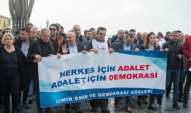 İzmir'de “Demokrasi Yürüyüşü” yapıldı