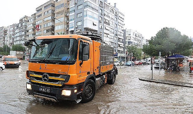 İzmir'de metrekareye 58,5 kilogram yağış düştü